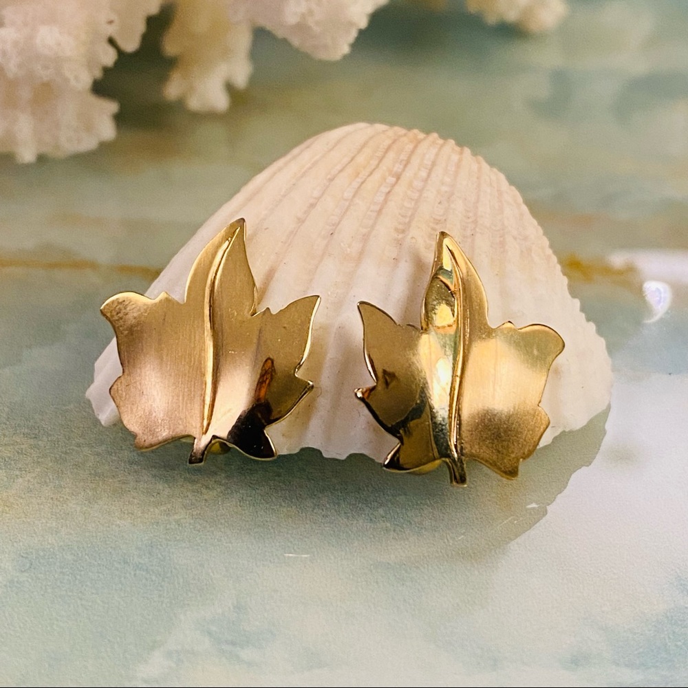 Vintage Maple Leaf Gold Tone Earrings